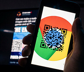 QR codes on Twitter deliver malicious Chrome extension